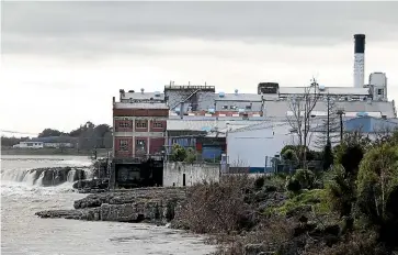  ?? GETTY IMAGES ?? Ouvea premix, a class six hazardous substance, is being stored in the paper mill building in Mataura.