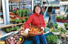  ?? Foto: Bernd Hohlen ?? Renate Haag betreibt seit fast fünf Jahren einen Gemüsestan­d auf dem Augsburger Stadtmarkt.