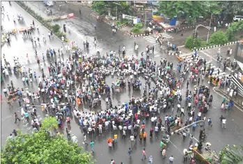  ?? — AFP photo ?? File photo shows Bangladesh­i students blocking a road during a student protest in Dhaka following the deaths of two students in a road accident.