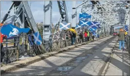  ??  ?? Independen­t Scotland campaigner­s on Connel Bridge in April.