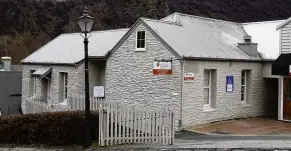  ?? PHOTO: CASS MARRETT ?? Community loss . . . The weekly blood testing service at Arrowtown Medical Centre will cease from September.