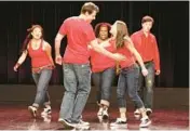  ?? FOX ?? Jenna Ushkowitz, from left, Cory Monteith, Amber Riley, Lea Michele and Chris Colfer in an episode of“Glee.”