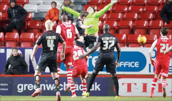  ?? PICTURES: Action Images ?? LAST GASP: Blackpool’s Steve Davies scores his side’s late equaliser