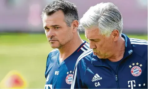  ?? Fotos: Andreas Gebert/dpa, axe ?? Carlo Ancelotti (rechts) muss nach der 0:3 Niederlage in der Champions League bei Paris St. Germain seine Sachen packen. Seine Aufgabe übernimmt vorerst Co Trainer Wil ly Sagnol (links).