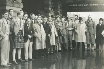  ?? PICTURE: War years remembered museum, Ballyclare ?? Back to reality: The retuning 1938 Lions at Waterloo station. Blair Mayne, second from right