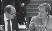  ??  ?? Merkel e Schmidt