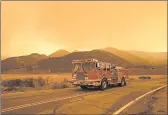  ?? ERIC THAYER/THE NEW YORK TIMES ?? A firetruck monitors a fire Thursday in Juniper Hills, Calif.