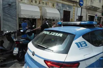  ??  ?? Les braqueurs d’une bijouterie de San Remo attaquée mardi matin ont été arrêtés dès leur retour en France par la police judiciaire de Nice. (Photo San Remo News)