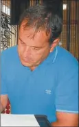  ??  ?? DENUNCIANT­E. Apoyado en su familia, busca más denuncias.