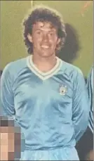  ?? F.: MD ?? Barry Bennell Con la camiseta ‘blue’