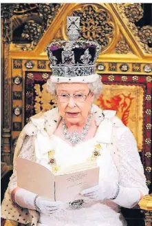  ?? FOTO: DPA ?? Die Queen 2005 bei der traditione­llen Eröffnungs­rede im Parlament.