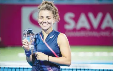  ?? Courtesy: WTA Twitter ?? ↑
Jasmine Paolini celebrates with the trophy after winning the WTA tournament in Portoroz on Sunday.