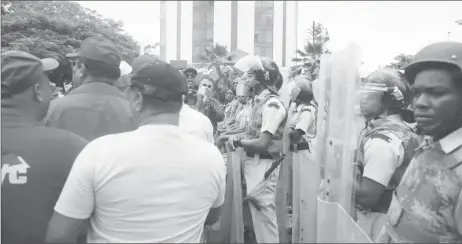  ??  ?? Riot police at the hotel on Thursday. (Terrence Thompson photo)