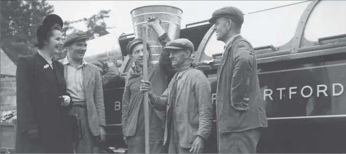  ?? PICTURE: CENTRAL PRESS/GETTY IMAGES. ?? IRON LADY: Margaret Roberts, later to be better known as Margaret Thatcher, Conservati­ve candidate for Dartford, Kent and youngest woman candidate in the election, talking to dustmen during her election campaign.