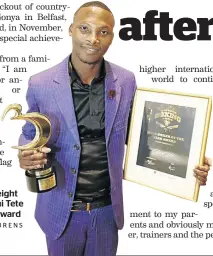  ?? / NICK LOURENS ?? WBO bantamweig­ht champion Zolani Tete poses with his award in PE.