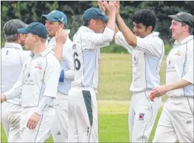  ?? Picture: Paul Amos FM2706571 ?? SWEET SUCCESS: Ashford’s Mo Raza, second right, celebrates after having Old Wilsonians opener Siva Sivaranjan caught for seven on Saturday