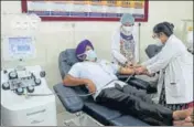  ?? HT FILE ?? ■
After recovering from Covid-19, a cop donating plasma at Government Rajindra Hospital in Patiala.