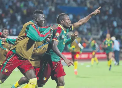  ?? FOTO: EFE ?? Christian Bassogog celebra su gol El segundo de Camerún, ya en el descuento ante Ghana, que quedó fuera