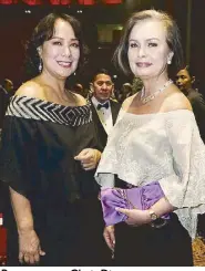  ??  ?? Beauty queens Gloria Diaz and Margie Moran