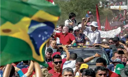  ?? Fotos Marlene Bergamo/Folhapress ?? Lula e Dilma participam de evento político em Monteiro (PB), que recebeu obras da transposiç­ão do rio São Francisco