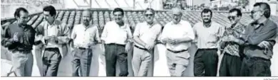  ?? ARCHIVO ?? López Rodero, Muñoz Molina, Bonald, Juan Lebrón, Bernal, Borau, Rguez. de la Borbolla, Martín Domínguez y Betancort en Sevilla, en 1990.