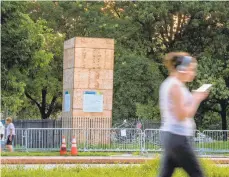  ?? FILE ?? Philadelph­ia’s Christophe­r Columbus statue has been encased in a wooden box. The city said it will appeal and won’t remove the box.