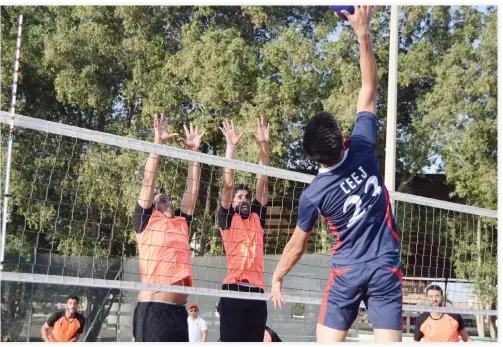  ??  ?? Action from the men's semifinal between IMC and Jeddah Blue Spikers. (AN photo)