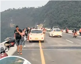  ?? Foto: Cortesía ?? Peatones y ciclistas no deben movilizars­e por el puente sobre la quebrada La Honda ni el túnel porque es pligroso para sus vidas./