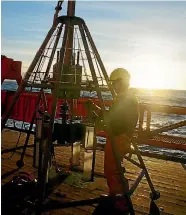  ?? JESS HILLMAN ?? John Mitchell from Niwa prepares a multicorer sample sediment on the seafloor during the 2013 voyage.