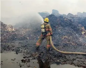  ?? BOMBEROS ?? Los bomberos ya están en la última etapa de trabajo y erminarían hoy.