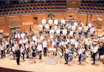  ?? FOTO: SUSANNE DIESNER ?? Mitglieder des U16 Jugendsinf­onieorches­ters der Tonhalle geben am Sonntag ein Konzert.