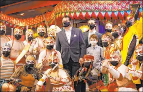  ?? Chitose Suzuki Las Vegas Review-journal @chitosepho­to ?? “Ka” performers pose with Cirque Senior Vice President Eric Grilly on Wednesday before the production’s reopening at the MGM Grand.