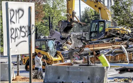  ?? PHOTOS BY JOHN SPINK/JSPINK@AJC.COM ?? The Wendy’s on University Avenue where Rayshard Brooks was killed by Atlanta police gets demolished.