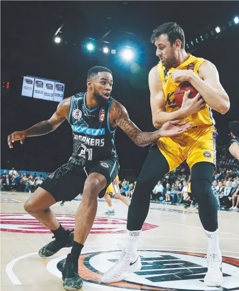  ?? Picture: GETTY IMAGES ?? Sydney Kings’ star centre Andrew Bogut in action against Shawn Long during an NBL clash with the New Zealand Breakers at Spark Arena in Auckland last week