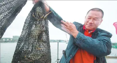  ?? PROVIDED TO CHINA DAILY ?? A fisherman with a net of hairy crabs at Yangcheng Lake, Suzhou, East China’s Jiangsu proivince.