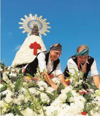  ?? // FABIÁN SIMÓN ?? La multitudin­aria Ofrenda floral a la Virgen tendrá que esperar