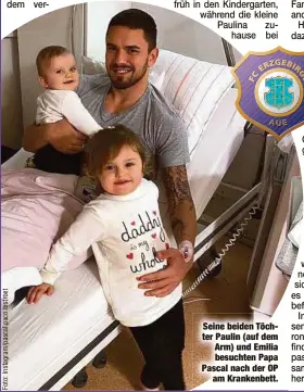  ??  ?? Seine beiden Töchter Paulin (auf dem Arm) und Emilia besuchten Papa Pascal nach der OP
am Krankenbet­t.