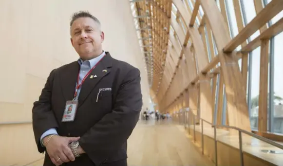  ?? BERNARD WEIL/TORONTO STAR ?? Roman Baron has worked security at the AGO for 28 years, since he was a student at nearby OCAD. During that time, he’s seen the building undergo several expansions and renovation­s.