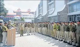  ?? DEEPAK SANSTA/HT ?? Police officials being assigned duties for Himachal Pradesh Vidhan Sabha budget session in Shimla on Monday.