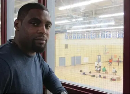  ?? PATTI WINSA/TORONTO STAR ?? Youth worker Olu Quamina worked for TCHC as a motivation­al speaker for the Midnight Basketball program. He has criticized what he sees as aggressive police tactics in response to outbreaks of violence. “They block off entrances and exits. Anybody...