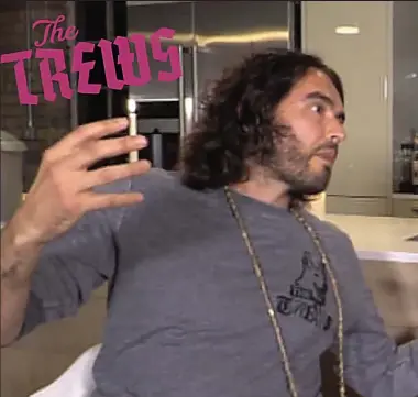  ??  ?? Odd couple: Comedian Russell Brand in the kitchen of his London home interviews