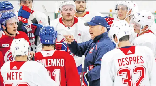  ?? JOHN MAHONEY ?? Canadiens coach Claude Julien addresses his team during training camp practice at the Bell Sports Complex in Brossard on Friday.