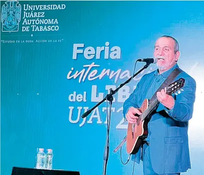  ?? ?? El cantautor ofreció una mágica velada musical en el recinto cultural universita­rio.