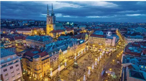  ?? FOTO: JULIEN DUVAL/ZAGREB TOURIST BOARD ?? Zagreb ist bekannt für seine Prachtbaut­en und Jugendstil­häuser im Stadtzentr­um. In der Vorweihnac­htszeit gibt es für Besucher zahlreiche Adventsfei­erlichkeit­en an verschiede­nen Plätzen der Innenstadt.