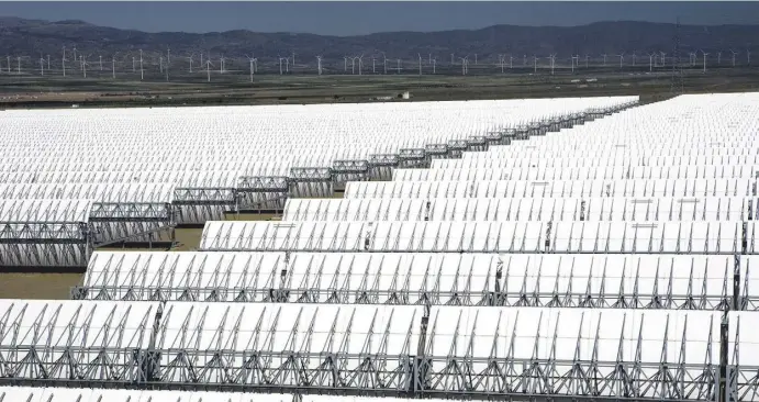  ?? Foto: Greenpeace ?? Riesige Windkraft- und Solarparks werden naturgemäß in ländliche Gebiete gebaut – hier in der Provinz Granada.