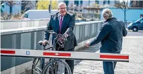 Minister Fahrt Mit Dem Rad Zur Arbeit Pressreader