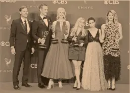  ?? Fotos: reuters ?? El elenco de Big Little Lies, serie original de HBO, que se llevó el galardón a Mejor Serie Limitada.