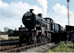  ?? COLOUR RAIL ?? ‘7F’ No. 53808 with Southern Region green stock at Shepton Mallet on the LCGB ‘Somerset & Dorset Railtour’ of September 30 1962. Such scenes will be recalled with the locomotive’s move to the Mid-Hants Railway.