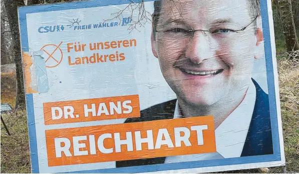  ?? Foto: Bernhard Weizenegge­r ?? Das Plakatiere­n hat sich gelohnt: Der ehemalige Bau- und Verkehrsmi­nister Hans Reichhart (CSU) schaffte es auf Anhieb an die Spitze des Landkreise­s Günzburg.