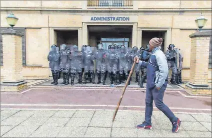  ??  ?? Vanguard: Security company Vetus Schola has been accused of traumatisi­ng CPUT students and being involved in corrupt dealings with the university. Photo: Ashraf Hendricks/GroundUp